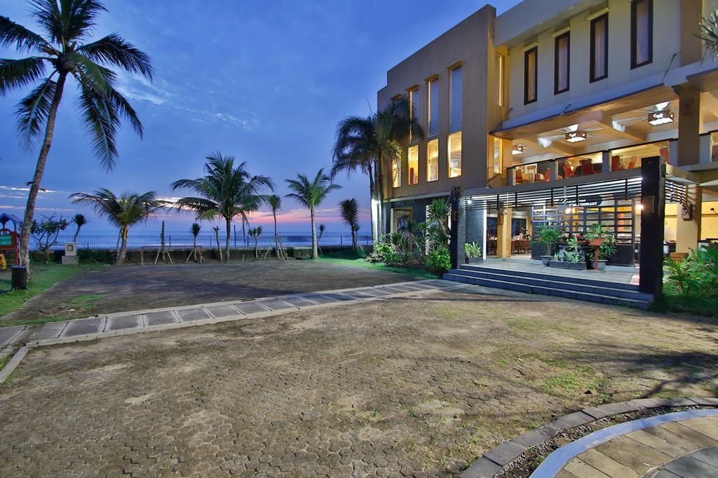 The Jayakarta Anyer Hotel Екстериор снимка